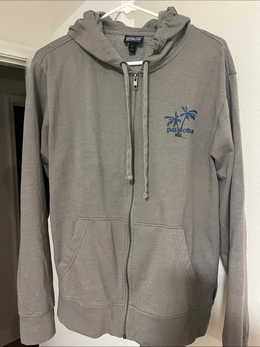 Patagonia Men's Gray Zip Front Hoodie (from Hawaii Haleiwa Patagonia Store!)